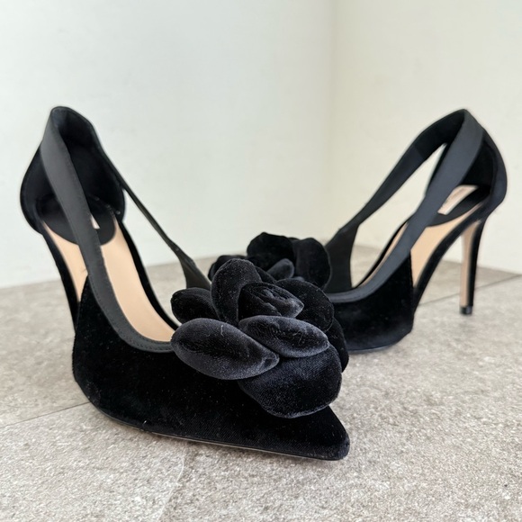 NWT ANTONIO MELANI  Black Suede Satin Fabric Rosette Pointed Toe Heels Size 8.5M - Picture 1 of 8